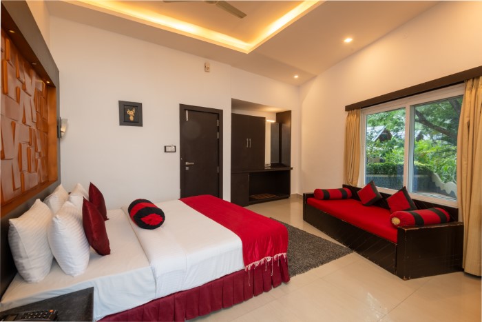 Deluxe Balcony Room