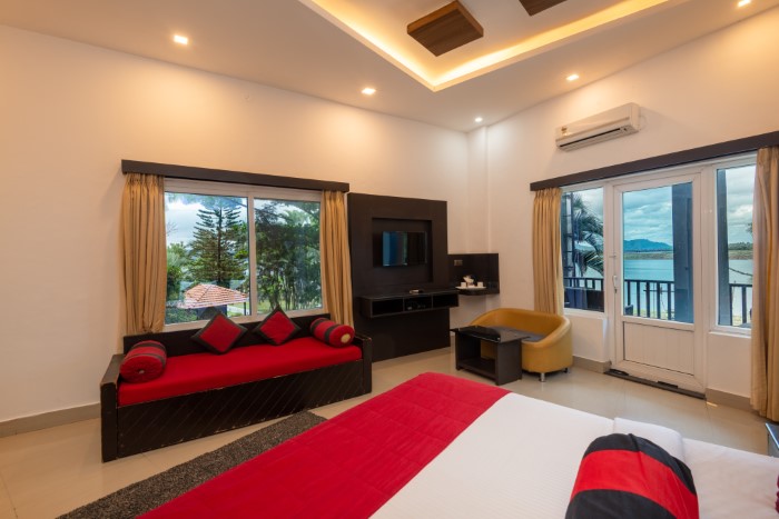 Deluxe Balcony Room