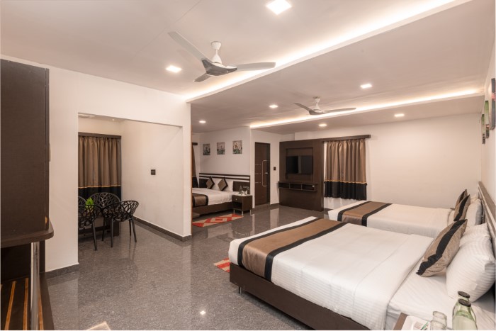 Jumbo Room 6 Pax