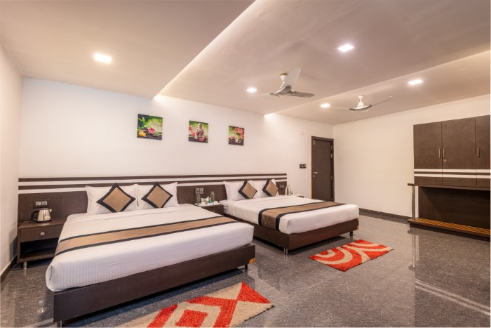 Jumbo Room 6 Pax