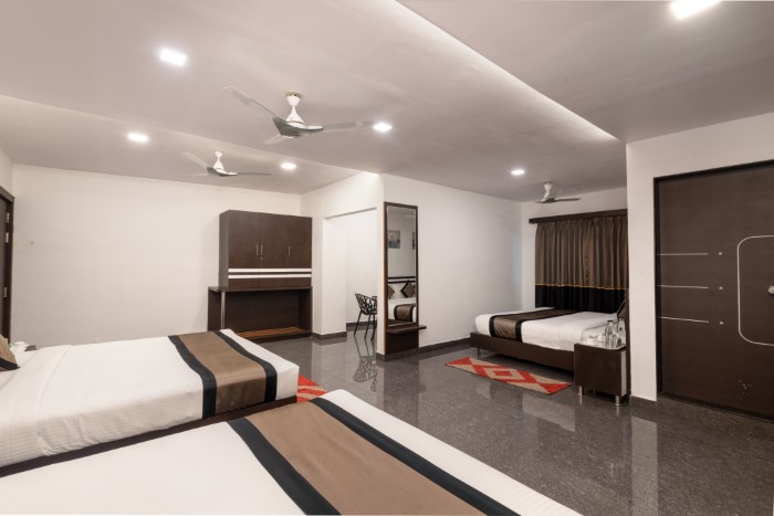 Jumbo Room 6 Pax
